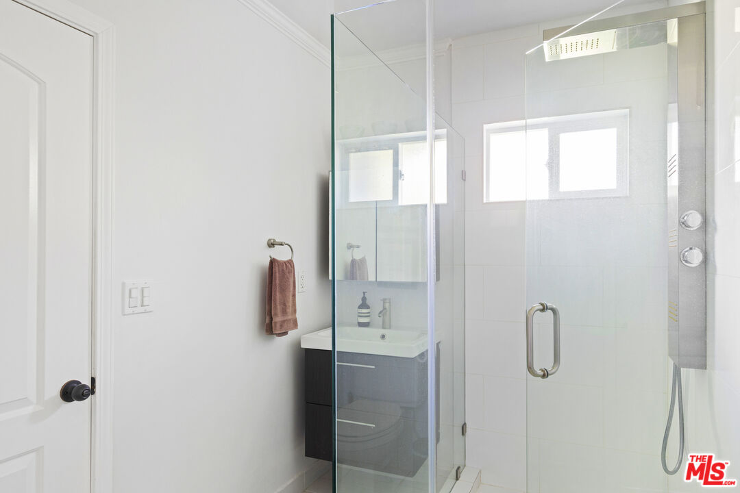 1772 S Orange Grove AVE