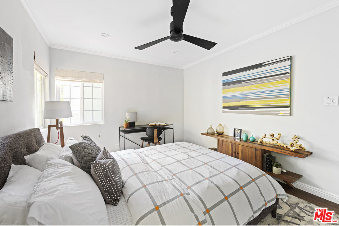 1772 S Orange Grove AVE