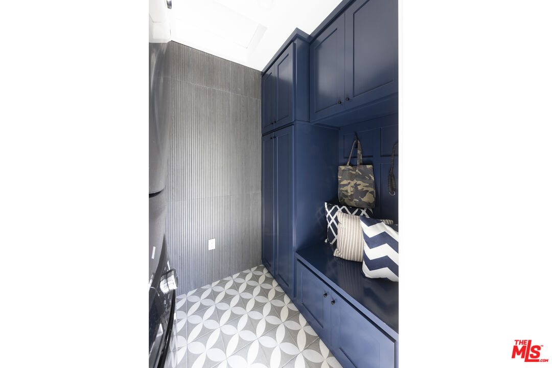 1772 S Orange Grove AVE