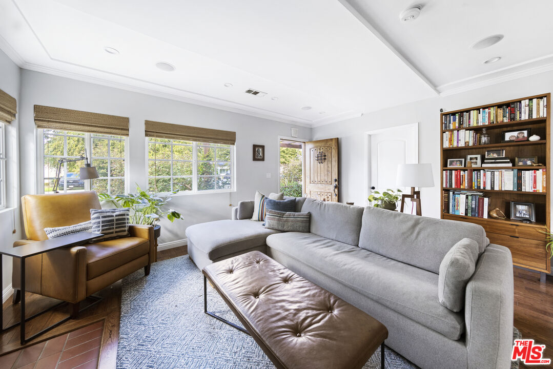 1772 S Orange Grove AVE