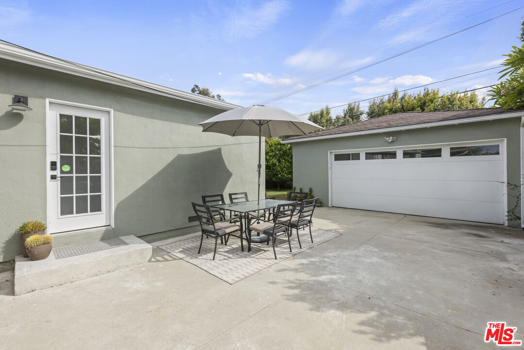 1772 S Orange Grove AVE