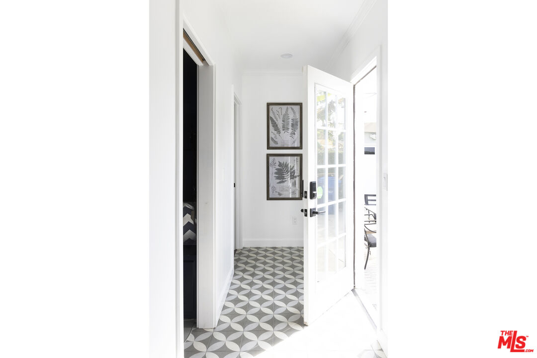 1772 S Orange Grove AVE