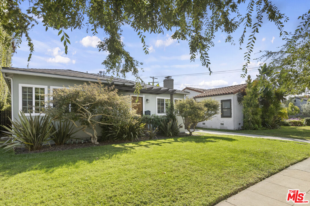 1772 S Orange Grove AVE