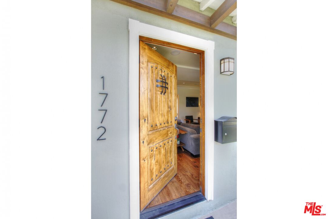 1772 S Orange Grove AVE