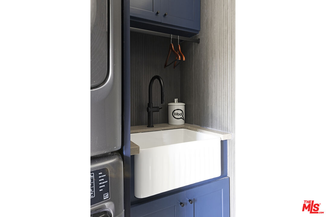 1772 S Orange Grove AVE