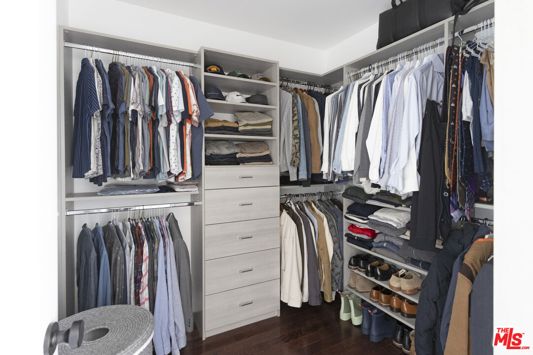 1772 S Orange Grove AVE