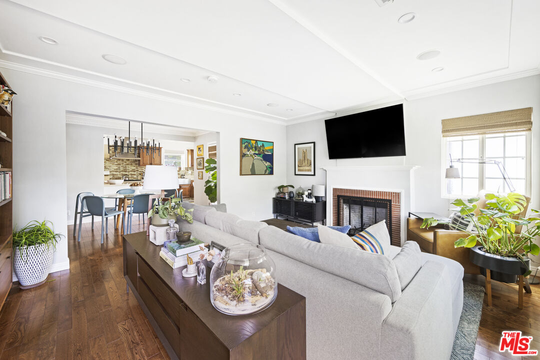 1772 S Orange Grove AVE