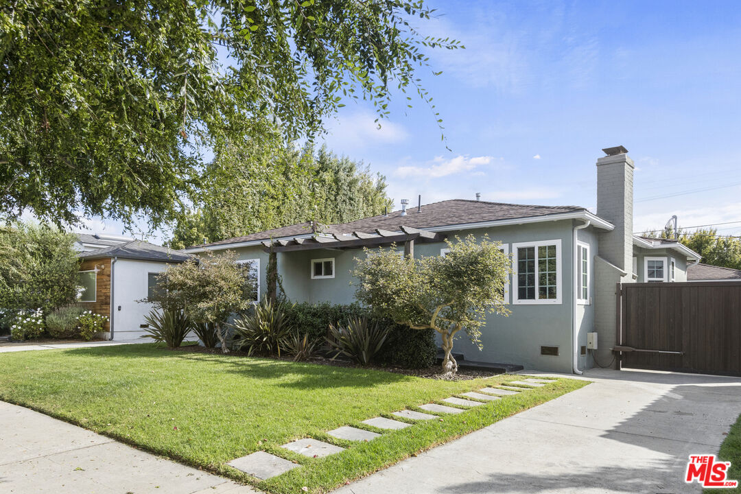 1772 S Orange Grove AVE