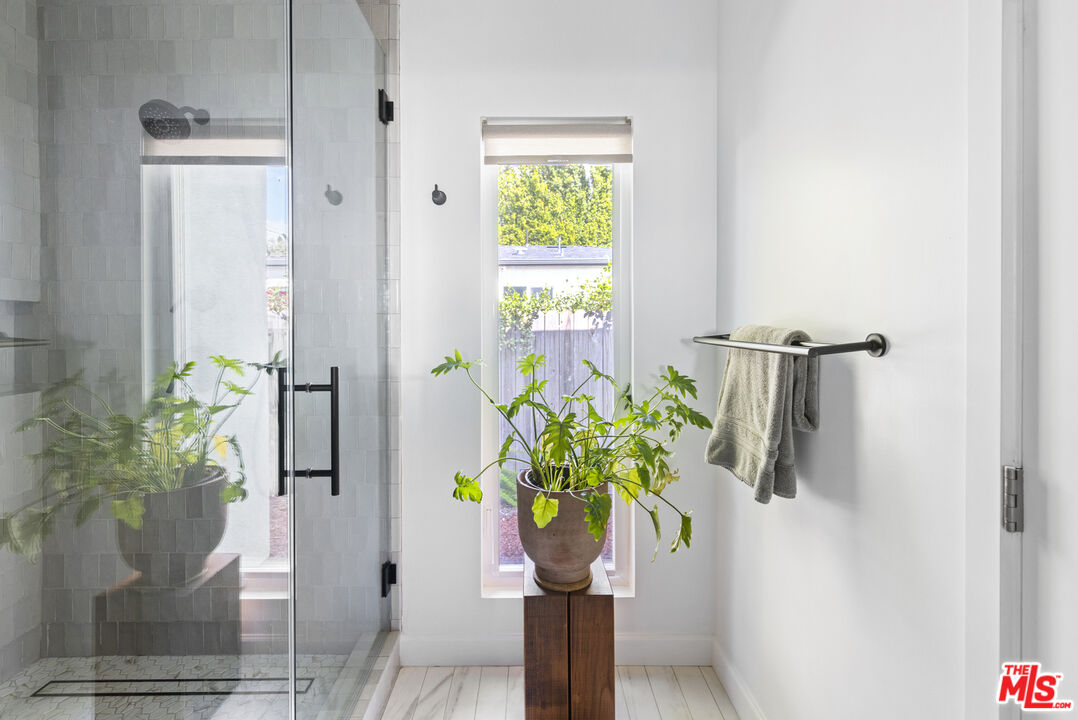 1772 S Orange Grove AVE