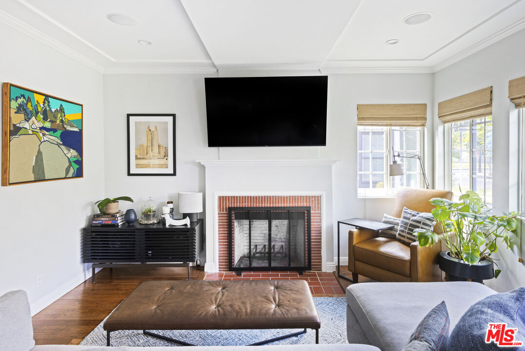 1772 S Orange Grove AVE