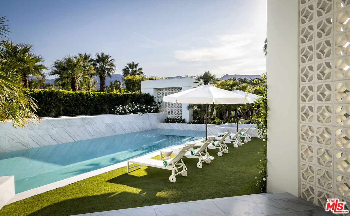 74300 Quail Lakes Dr