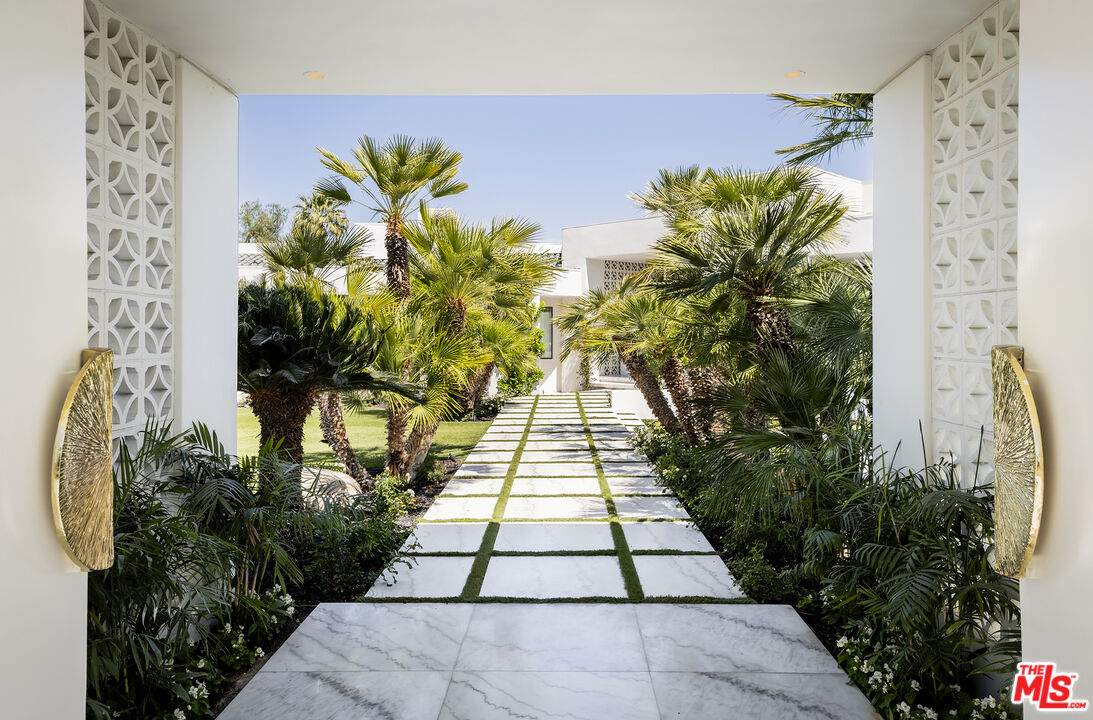 74300 Quail Lakes Dr