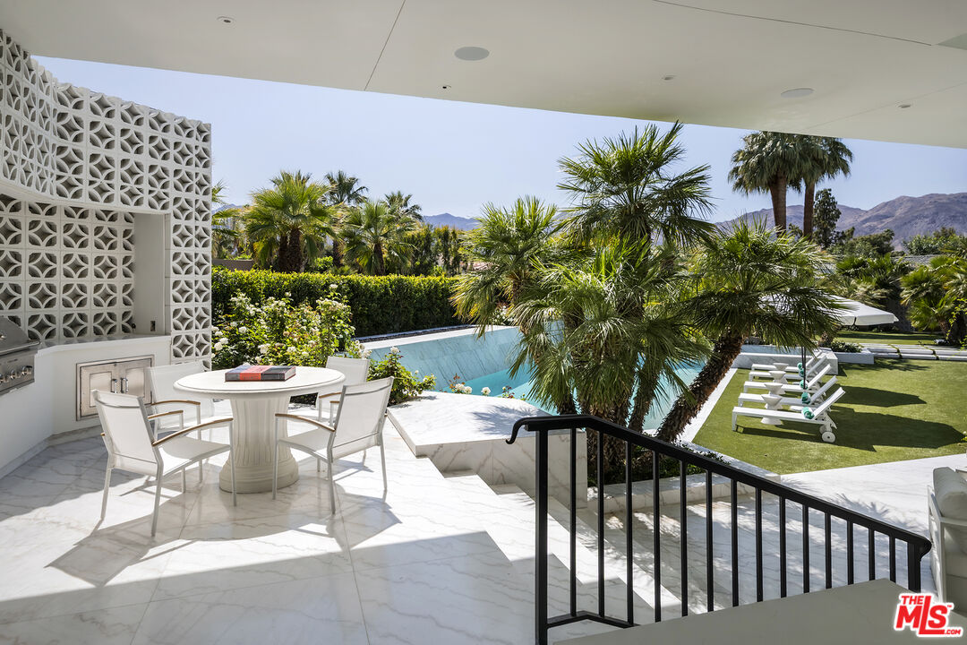 74300 Quail Lakes Dr