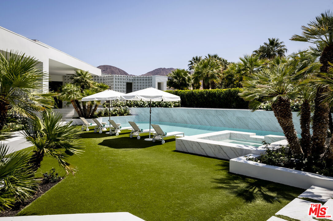 74300 Quail Lakes Dr