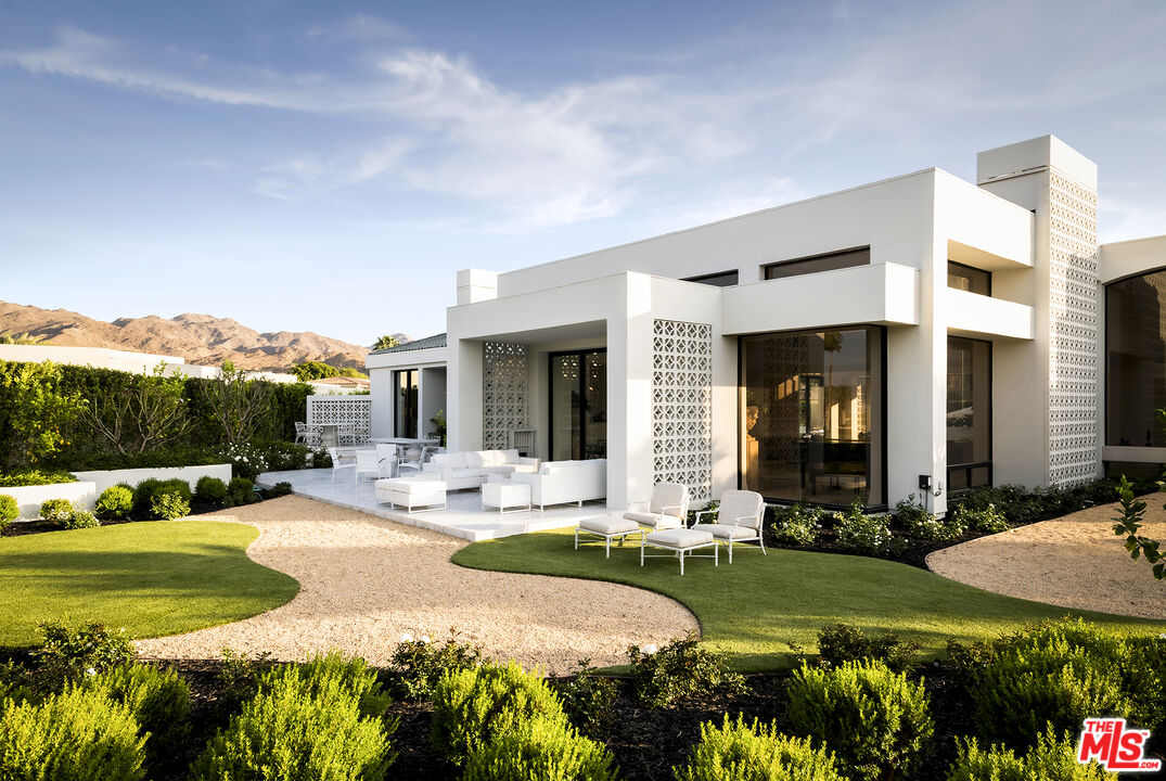 74300 Quail Lakes Dr