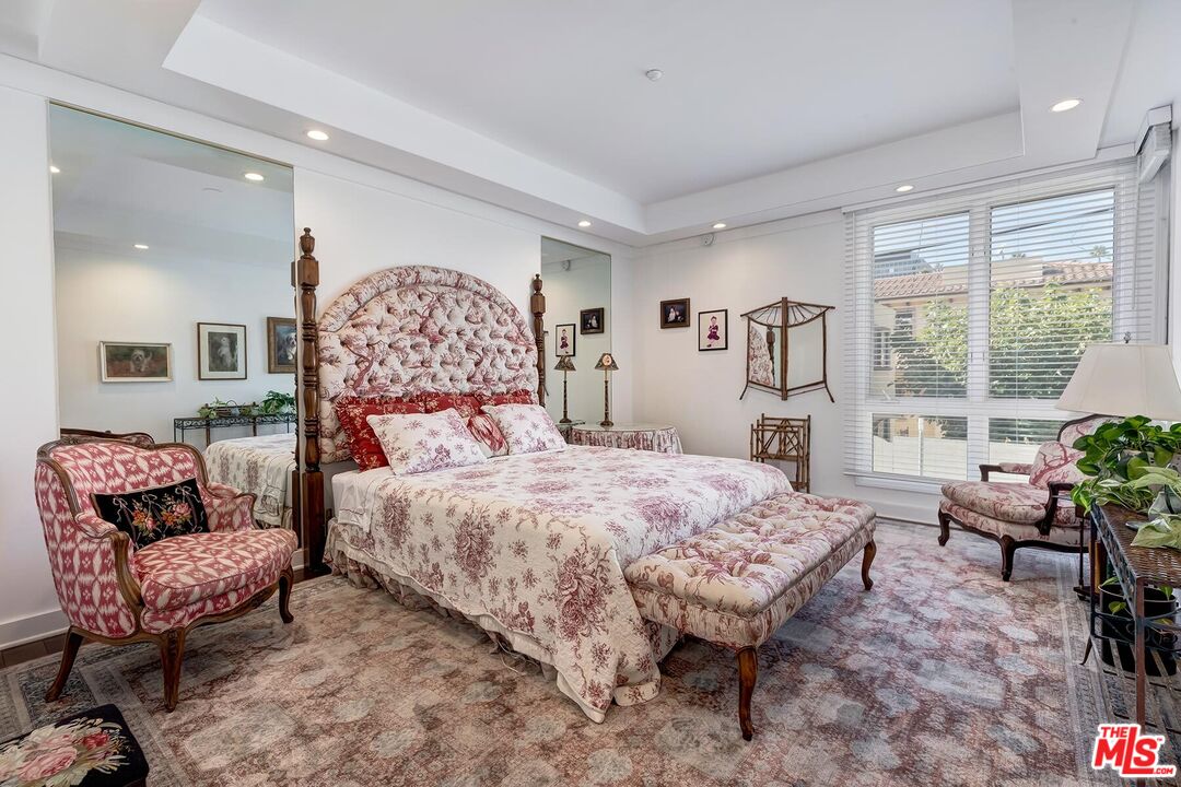 121 N Almont Dr Unit: 205