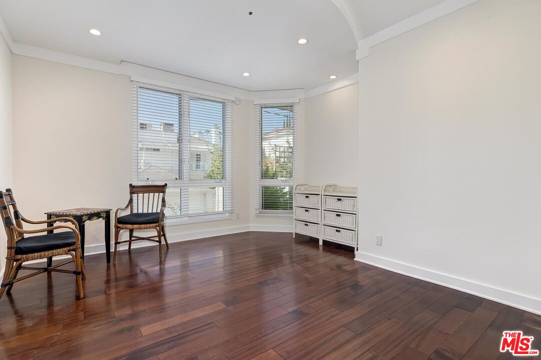 121 N Almont Dr Unit: 205