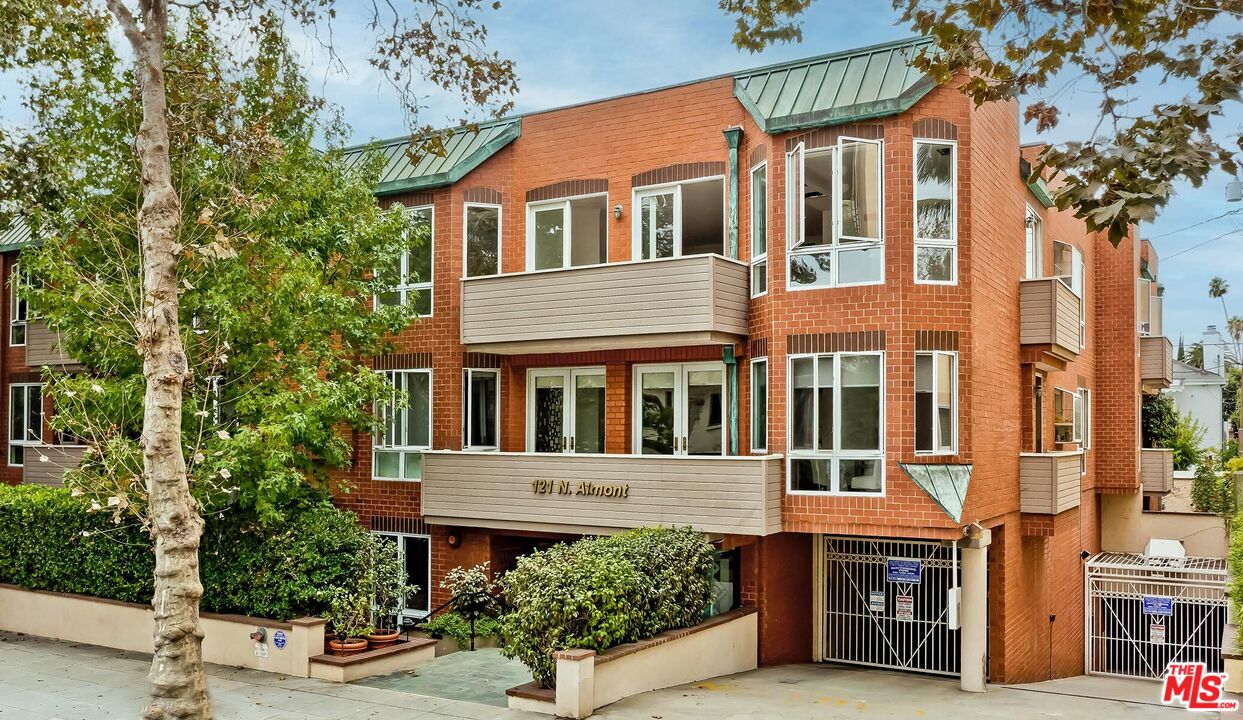 121 N Almont Dr Unit: 205