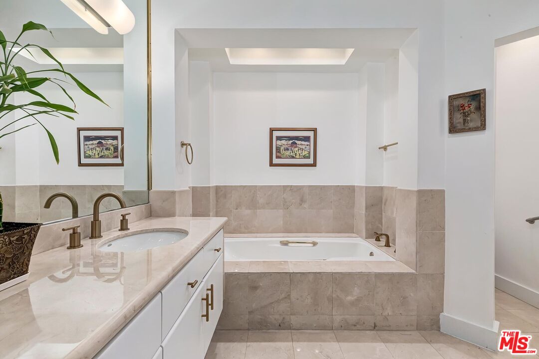 121 N Almont Dr Unit: 205