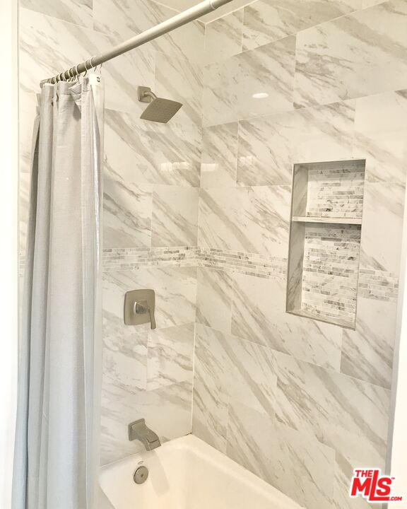 1049 Larch St Unit: 4