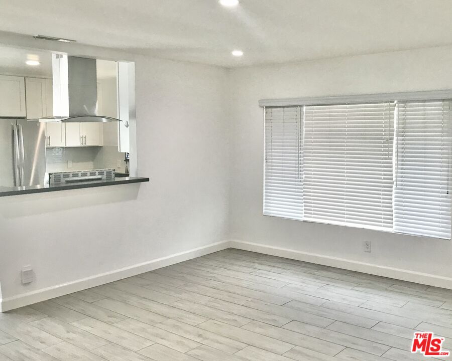 1049 Larch St Unit: 4