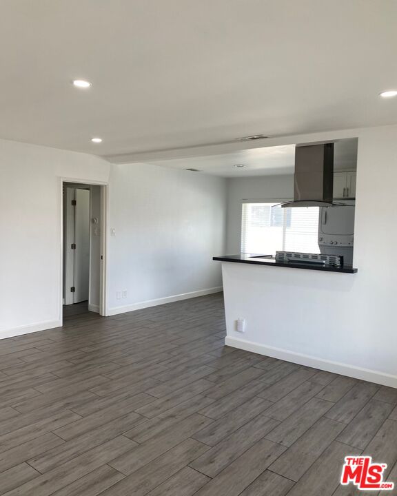 1049 Larch St Unit: 4