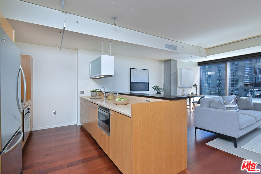 1155 S Grand Ave Unit: 915