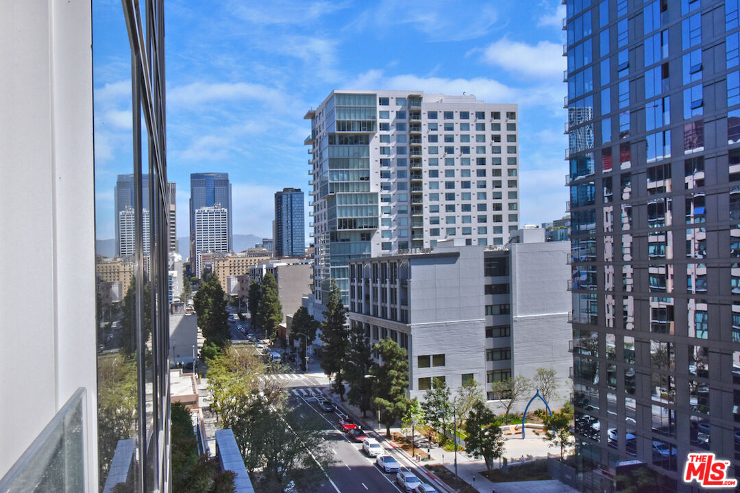 1155 S Grand Ave Unit: 915