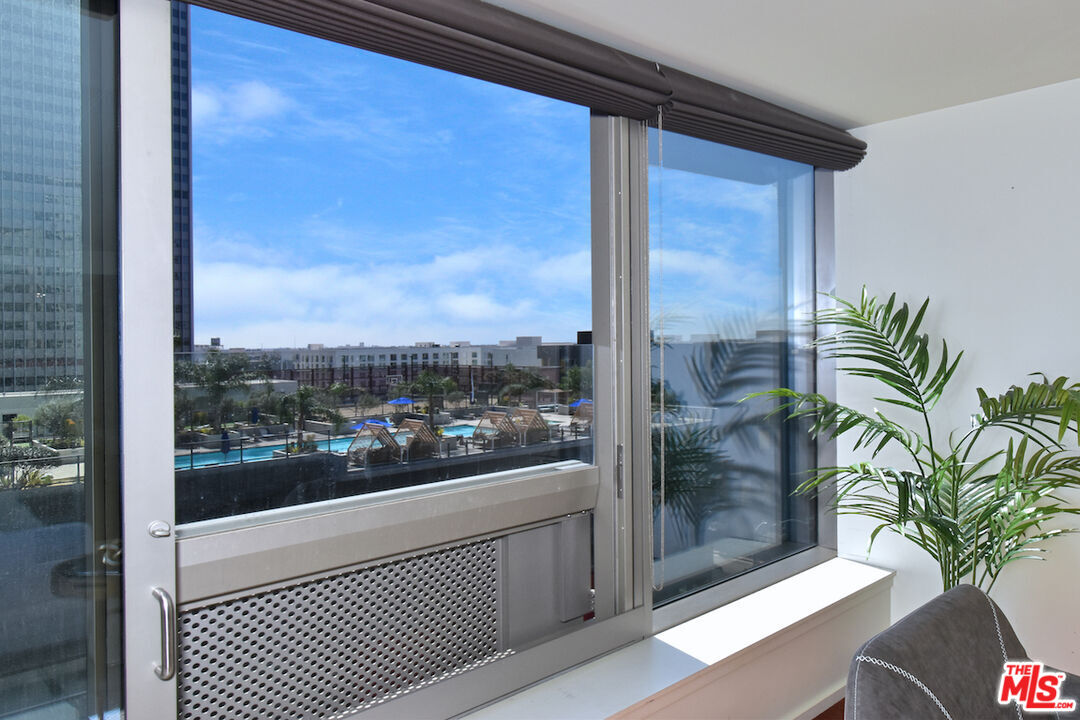 1155 S Grand Ave Unit: 915