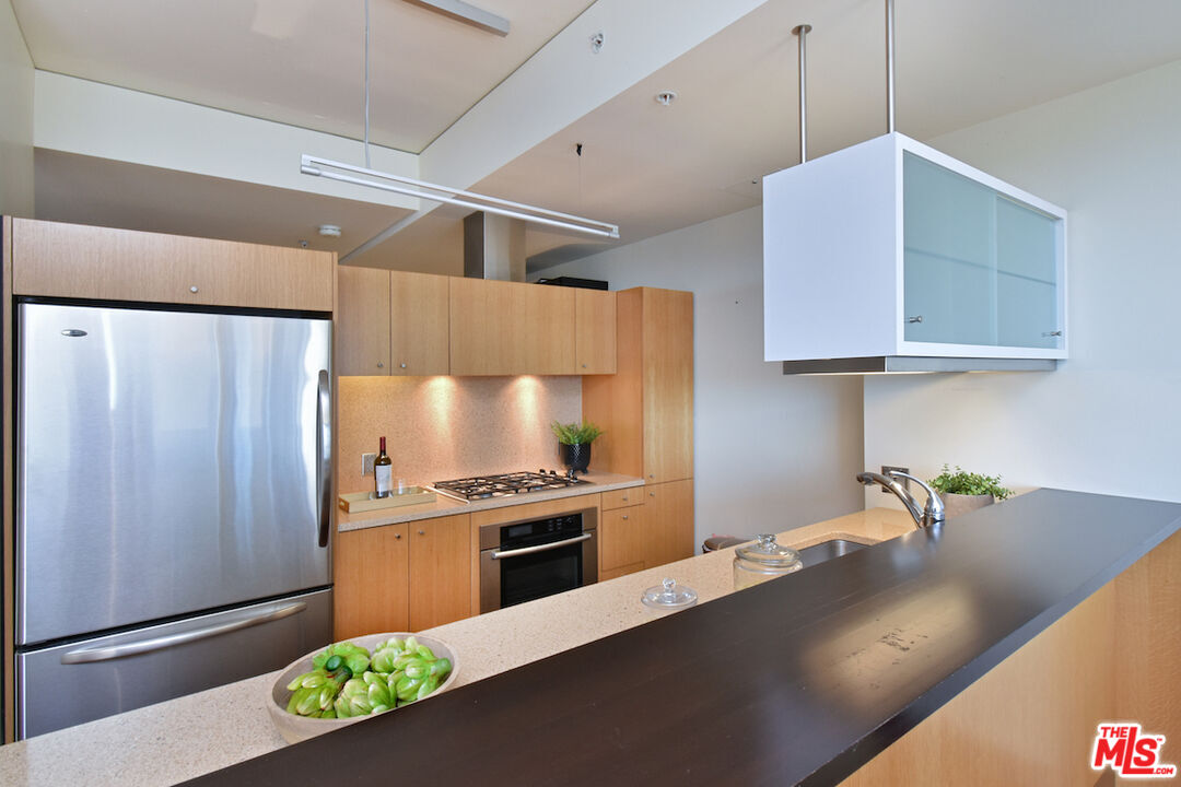 1155 S Grand Ave Unit: 915