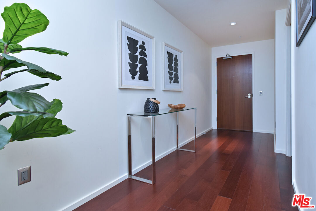 1155 S Grand Ave Unit: 915