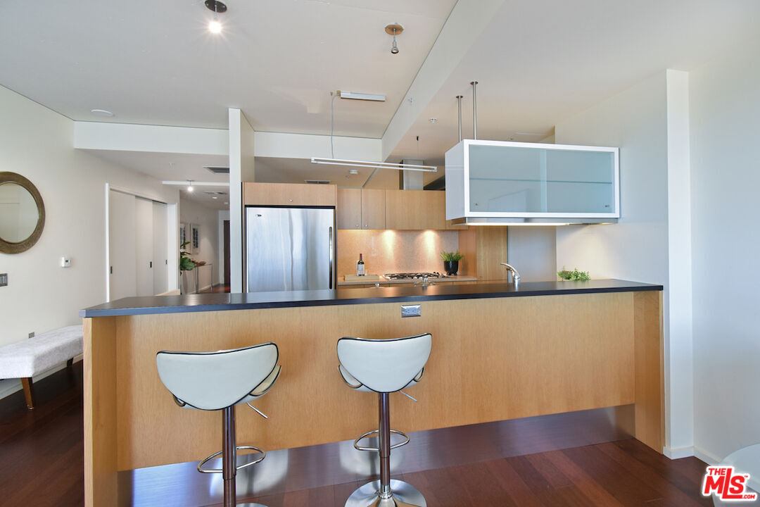 1155 S Grand Ave Unit: 915