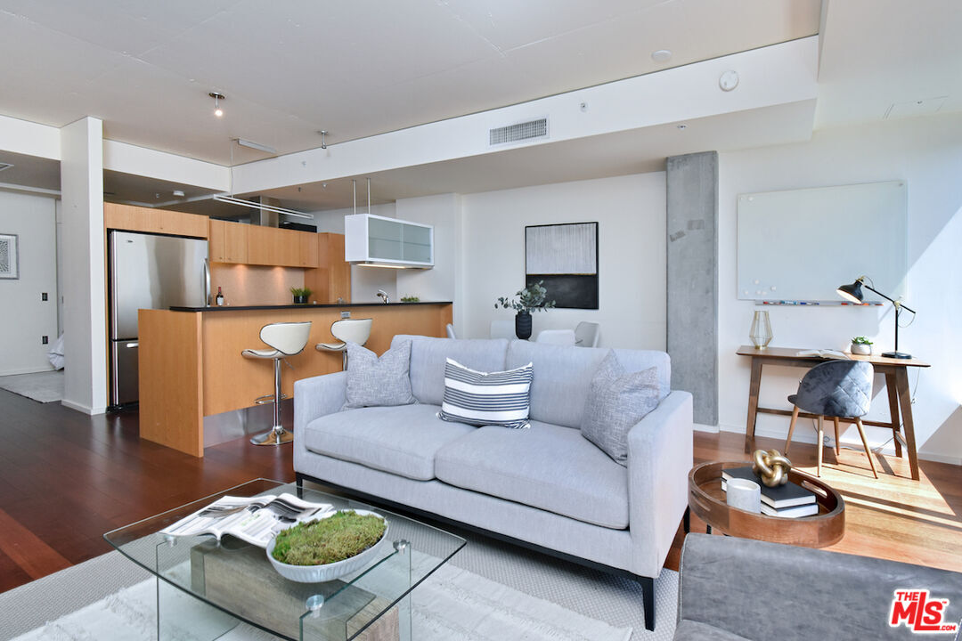 1155 S Grand Ave Unit: 915