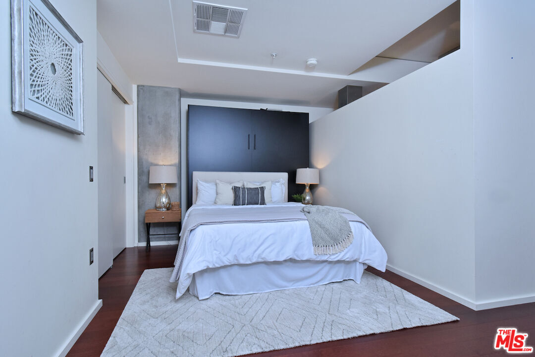 1155 S Grand Ave Unit: 915