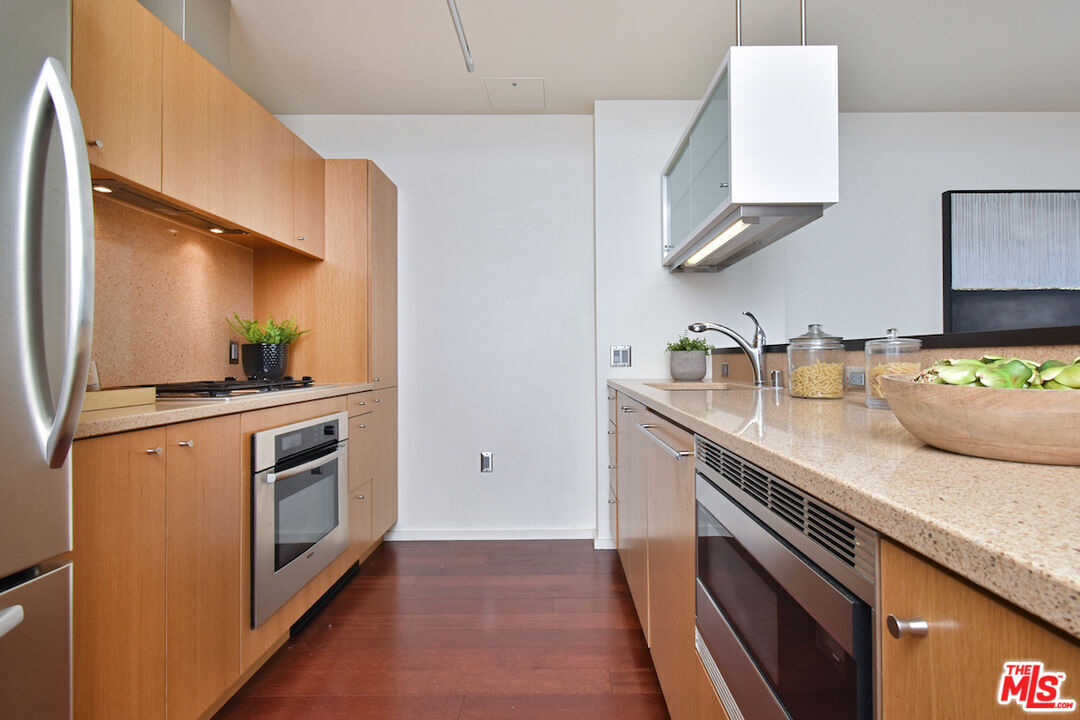 1155 S Grand Ave Unit: 915