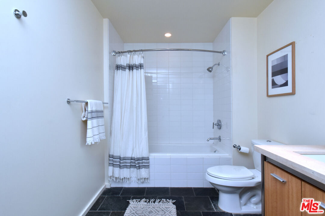 1155 S Grand Ave Unit: 915