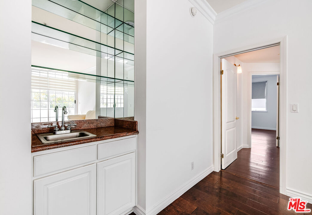 10630 Eastborne Ave Unit: 203