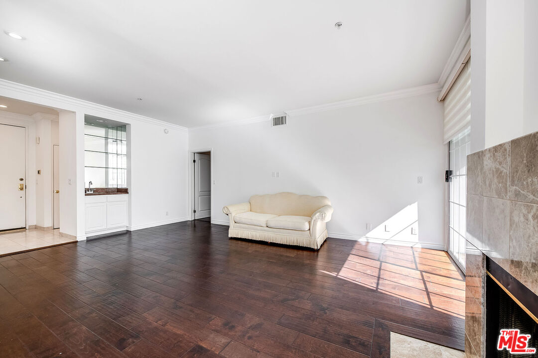 10630 Eastborne Ave Unit: 203