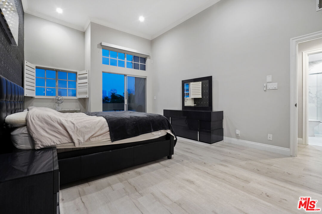 10627 Ashton Ave Unit: 302