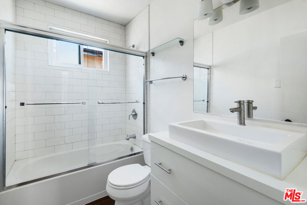 550 N Croft Ave Unit: 8