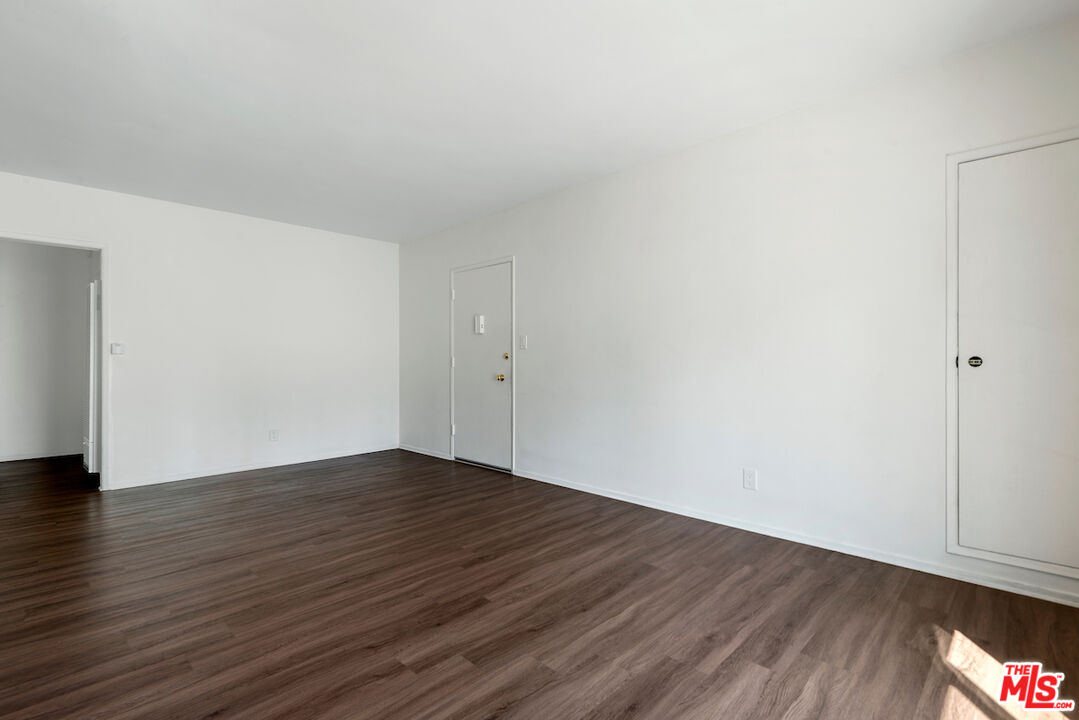 550 N Croft Ave Unit: 8