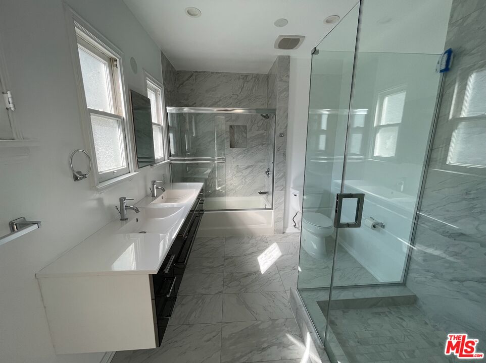 437 Shirley PL Unit: D