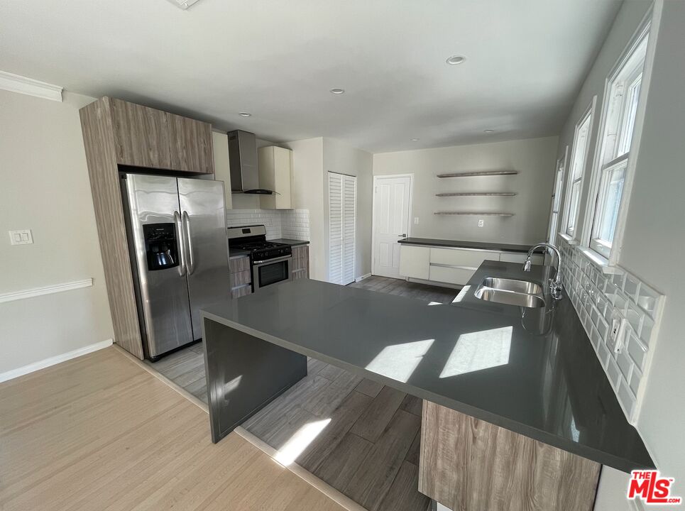 437 Shirley PL Unit: D