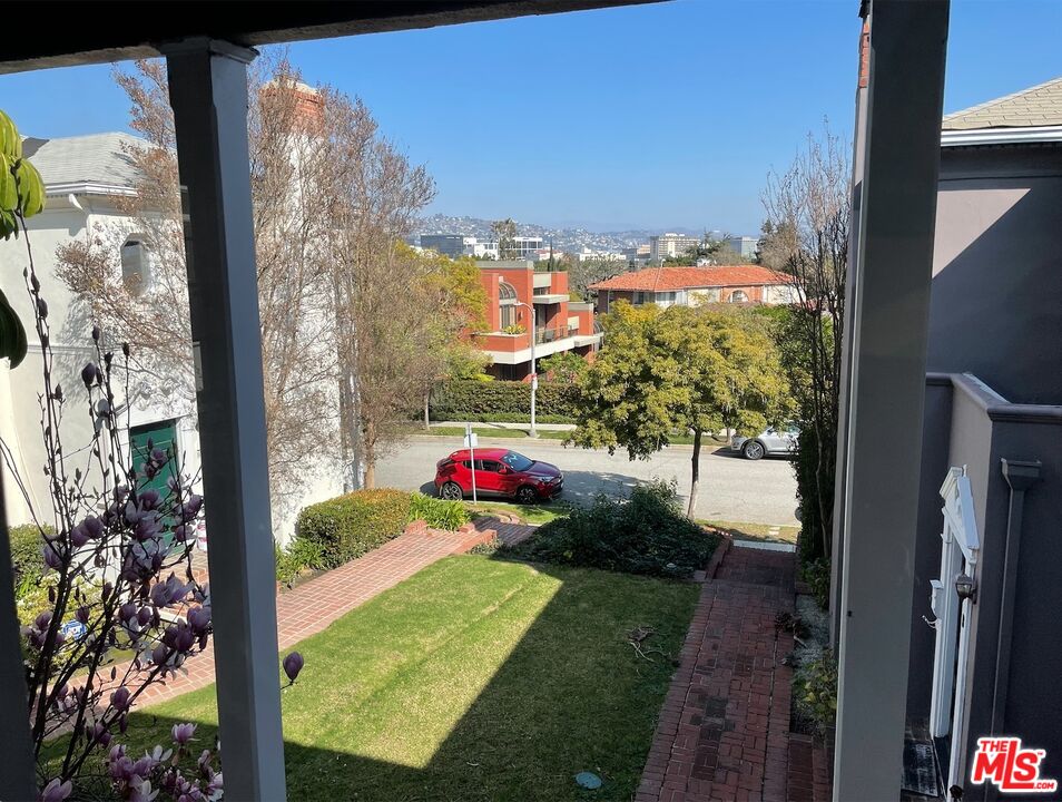 437 Shirley PL Unit: D