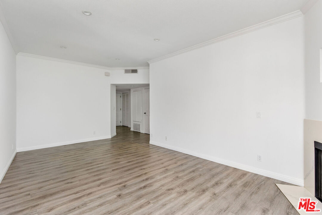 9800 Vidor Dr Unit: 303