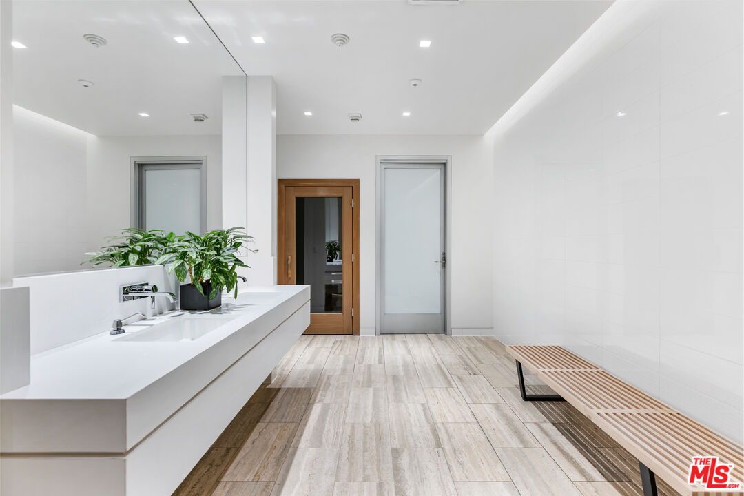 9255 Doheny Rd Unit: 1006