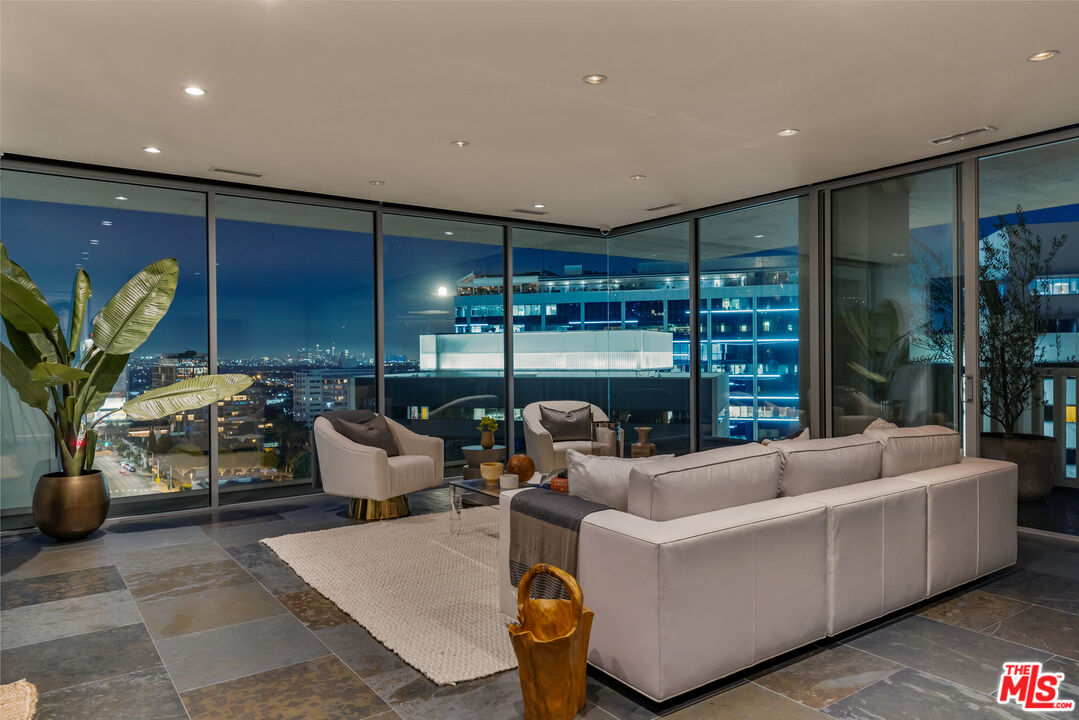 9255 Doheny Rd Unit: 1006