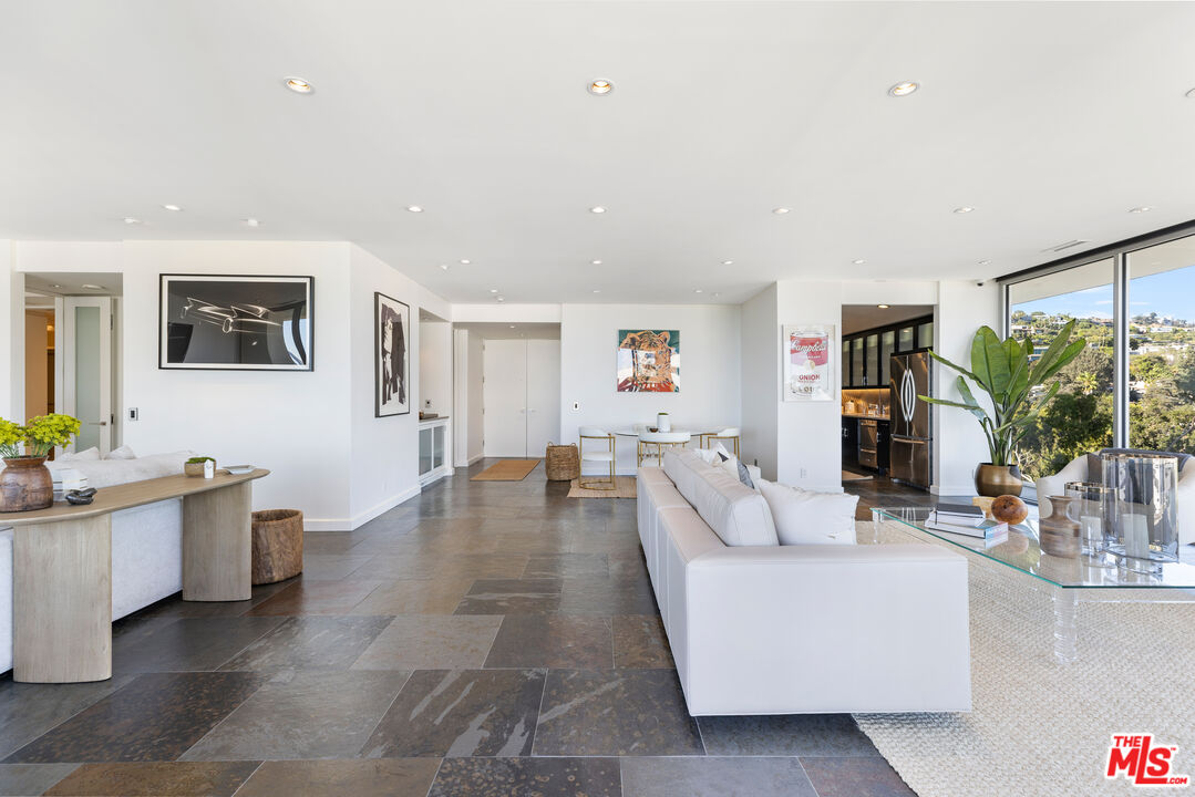 9255 Doheny Rd Unit: 1006