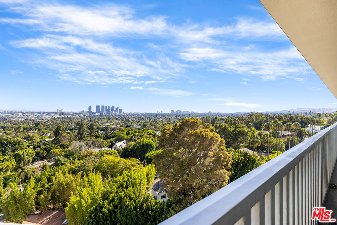 9255 Doheny Rd Unit: 1006