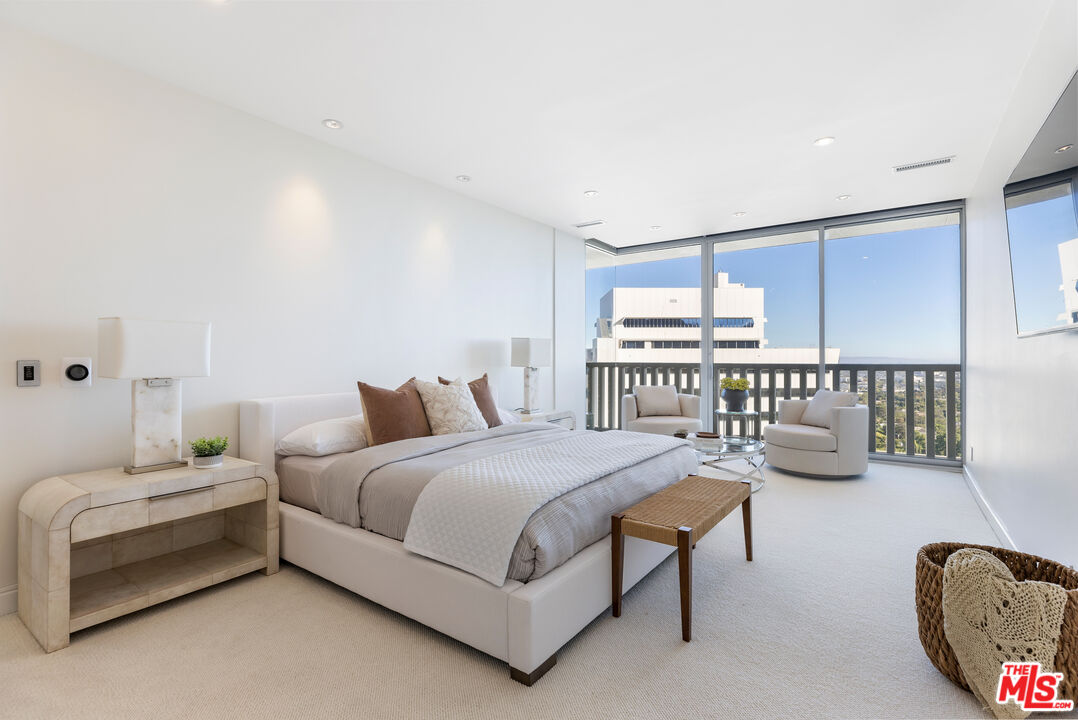 9255 Doheny Rd Unit: 1006